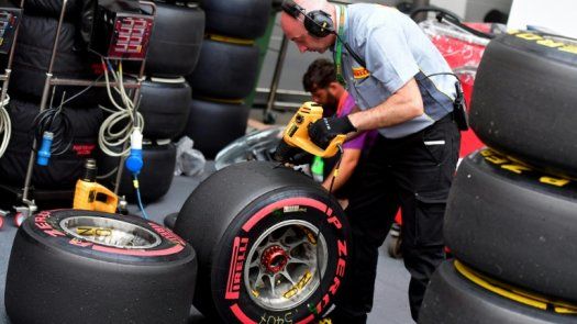 Mercedes y Ferrari prueban los neumáticos Pirelli de 2017