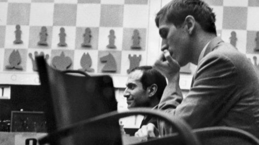 El noruego Magnus Carlsen persigue su cuarto título mundial de ajedrez