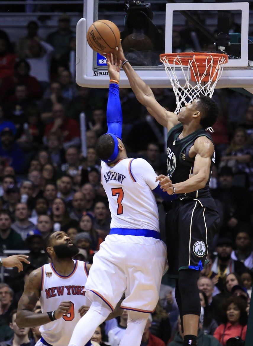 Knicks borran desventaja de 18 puntos y vencen a Bucks