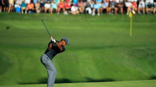 Fowler lidera el Campeonato de la PGA tras primera jornada, Woods sufre