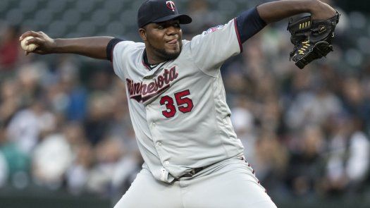 Mellizos sacuden 4 vuelacercas, aplastan a Marineros 11-6