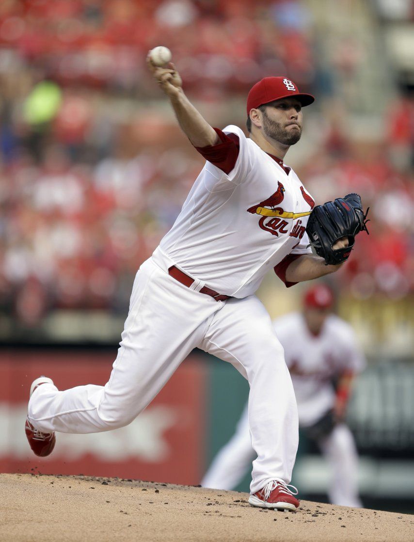 Cardenales blanquean 1-0 a Cerveceros