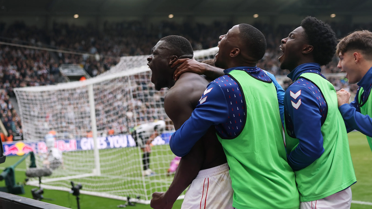 Sunderland le remontó al Newcastle con gol de Brian Brobbey