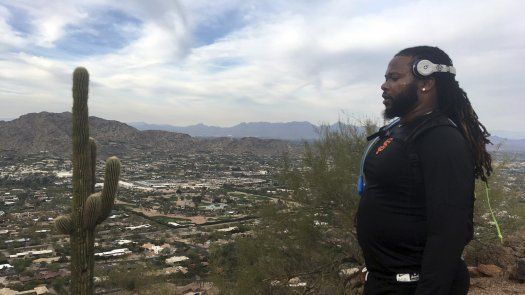 Cueto se entrena en la montaña para temporada de MLB