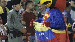 Venezolanos se desahogan en Serie del Caribe en Panamá