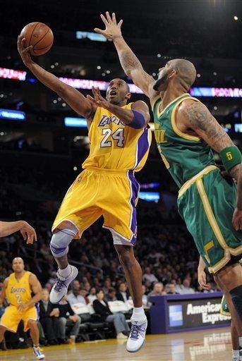 Lakers suma 10 triunfos gracias a Kobe Bryant y Pau Gasol