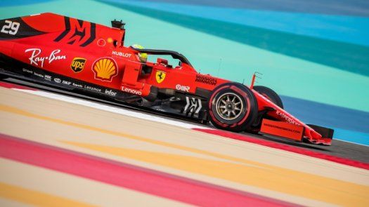 Mick Schumacher pilota por primera vez un Ferrari