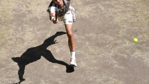 Federer se corona por décima vez en su jardín de Halle