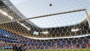 Perú cae 1-0 ante Dinamarca en su retorno mundialista