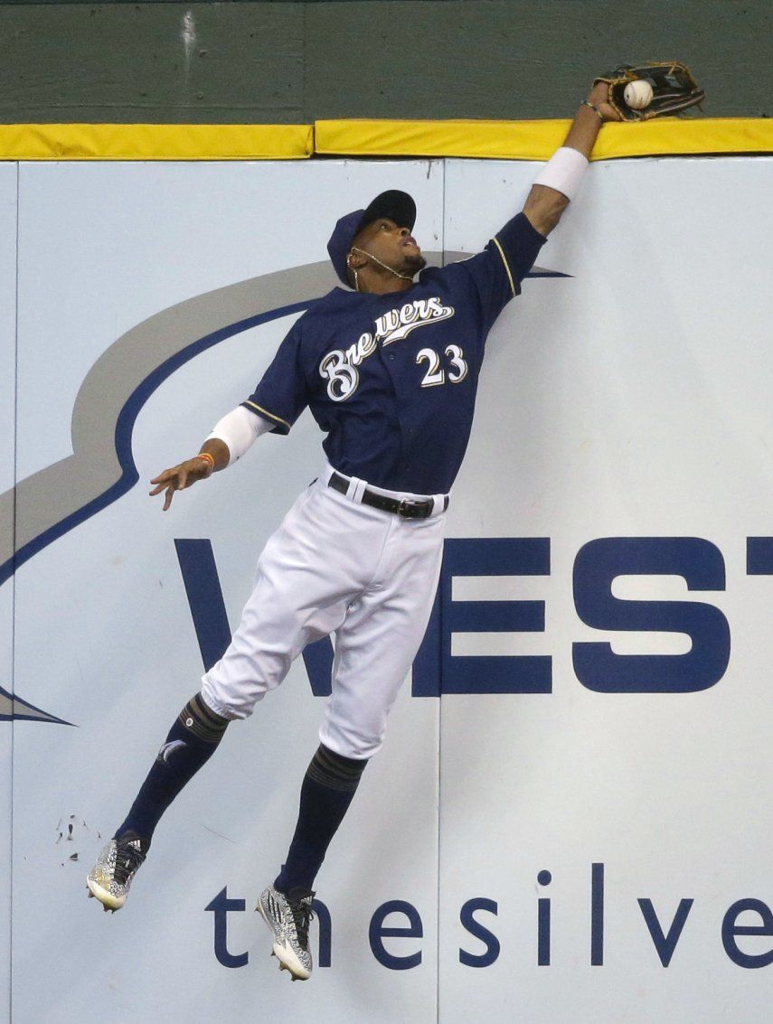 Broxton produce carrera del triunfo de Cerveceros