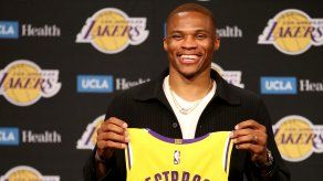 Westbrook dice que su papel en los Lakers es facilitar el juego a LeBron