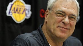 Entrenador de Lakers desata protesta de activistas proinmigrantes