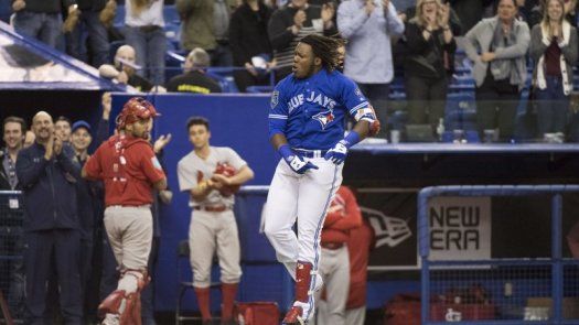 Guerrero Jr. pega dos bambinazos, Azulejos ganan a Gigantes