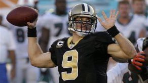 Saints pasan sobre Dolphins para seguir invictos