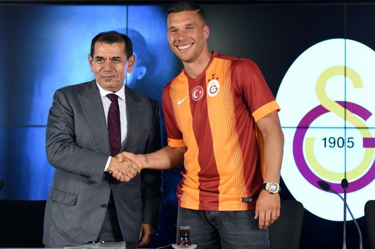 Galatasaray confirma el fichaje de Podolski