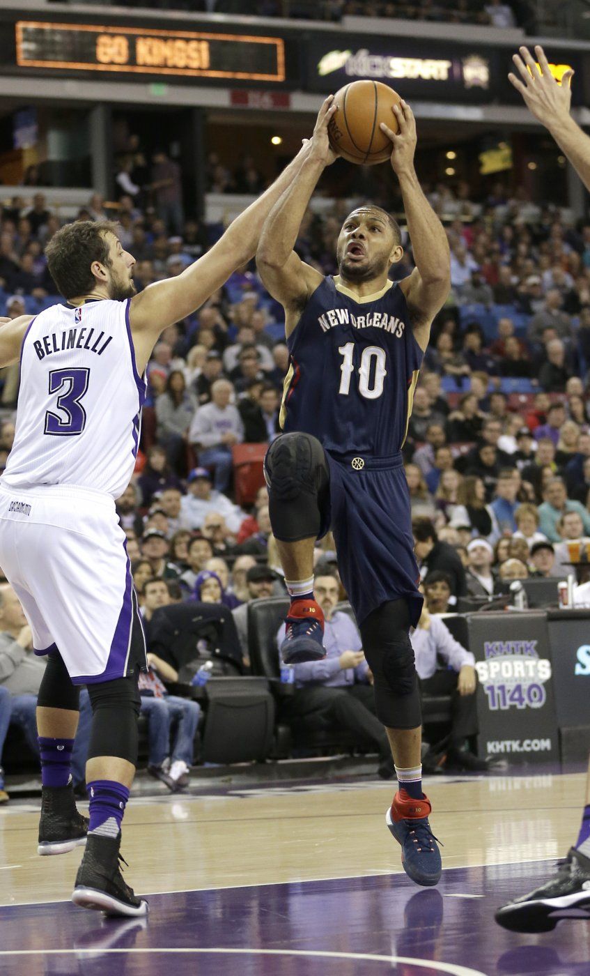 Davis y Gordon lucen, y Pelicans vencen a Kings