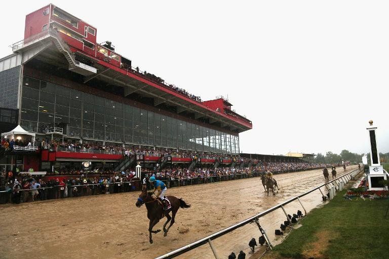 Mexicano Espinoza con American Pharoah ganan el Preakness Stakes
