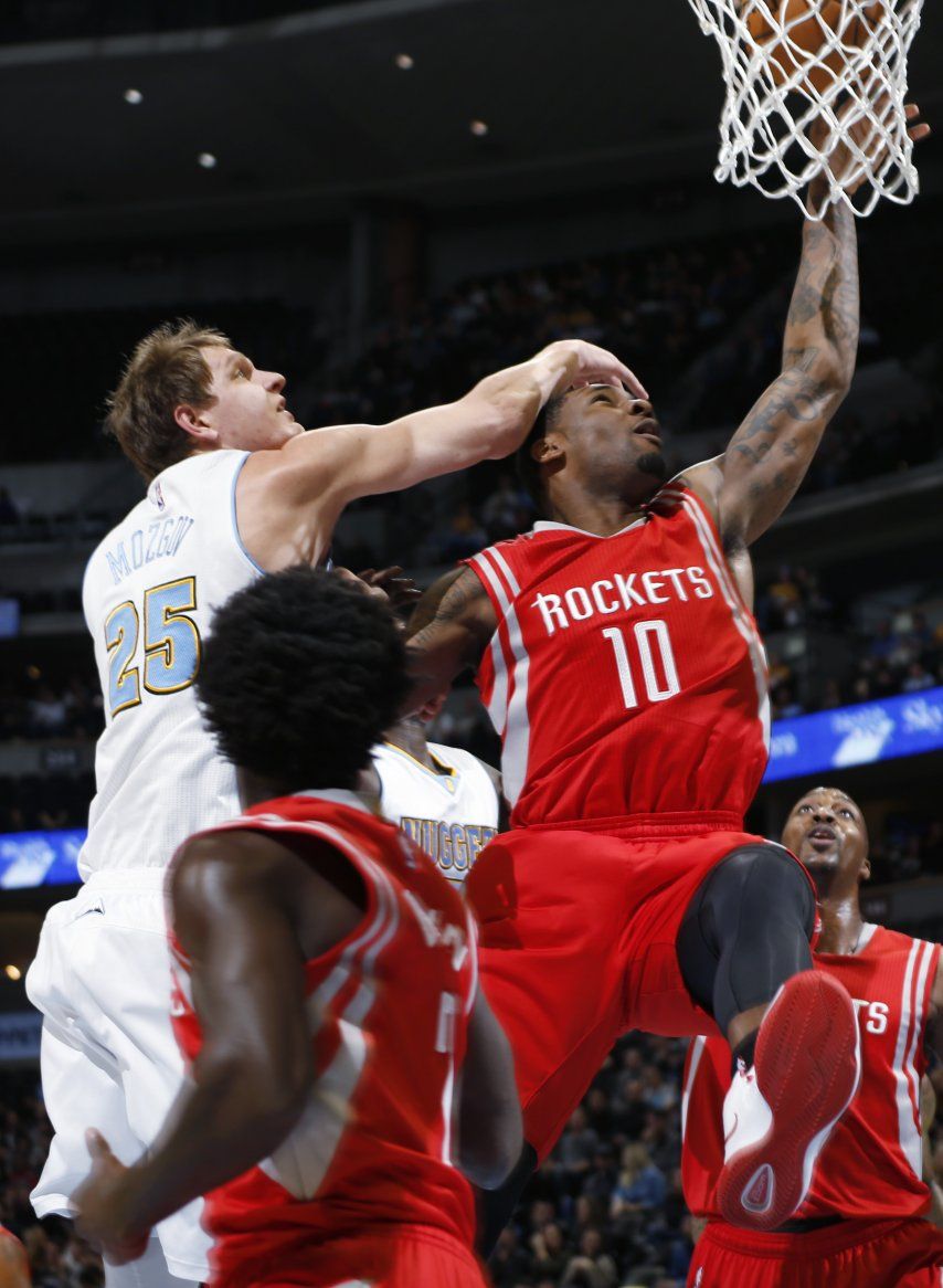 Harden suma 41, Rockets gana a Nuggets en prórroga