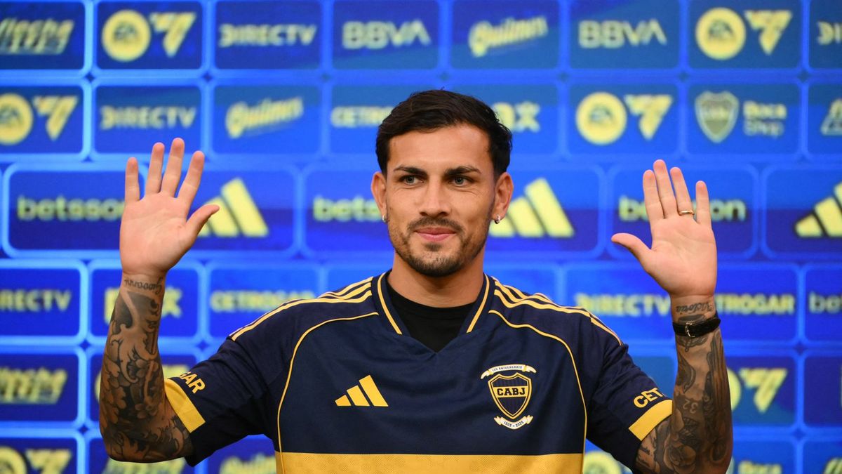 Leandro Paredes regresa a Boca y los reciben en una multitud en La Bombonera