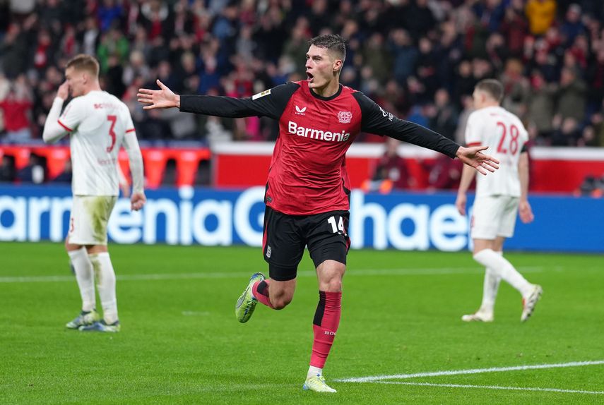 El Bayer Leverkusen goleó al Friburgo con poker de Schick