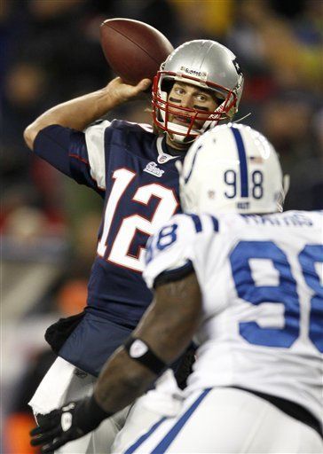 NFL: Patriots 31, Colts 28; Brady gana duelo a Manning