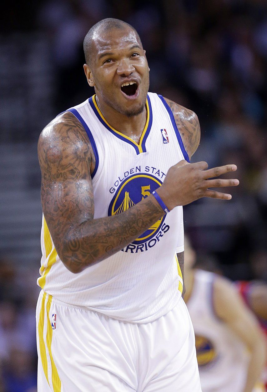 Speights destaca en paliza de Warriors a 76ers