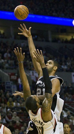 NBA: Trail Blazers 96, Spurs 84; Roy anota 24