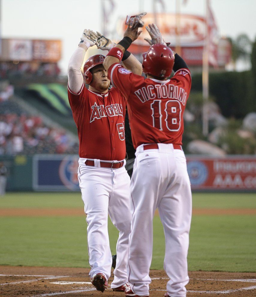 Pujols, Calhoun pegan jonrones, Angelinos ganan a Chicago