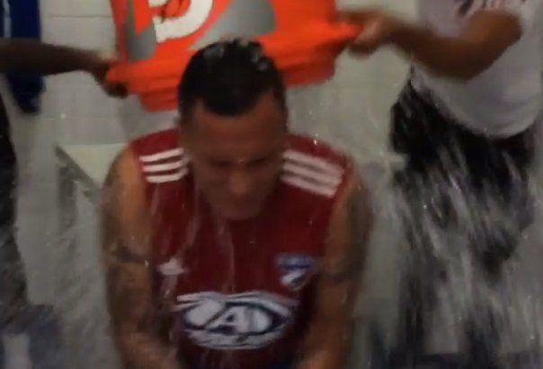 Blas Pérez cumple con desafío del Cubo de Agua Fría