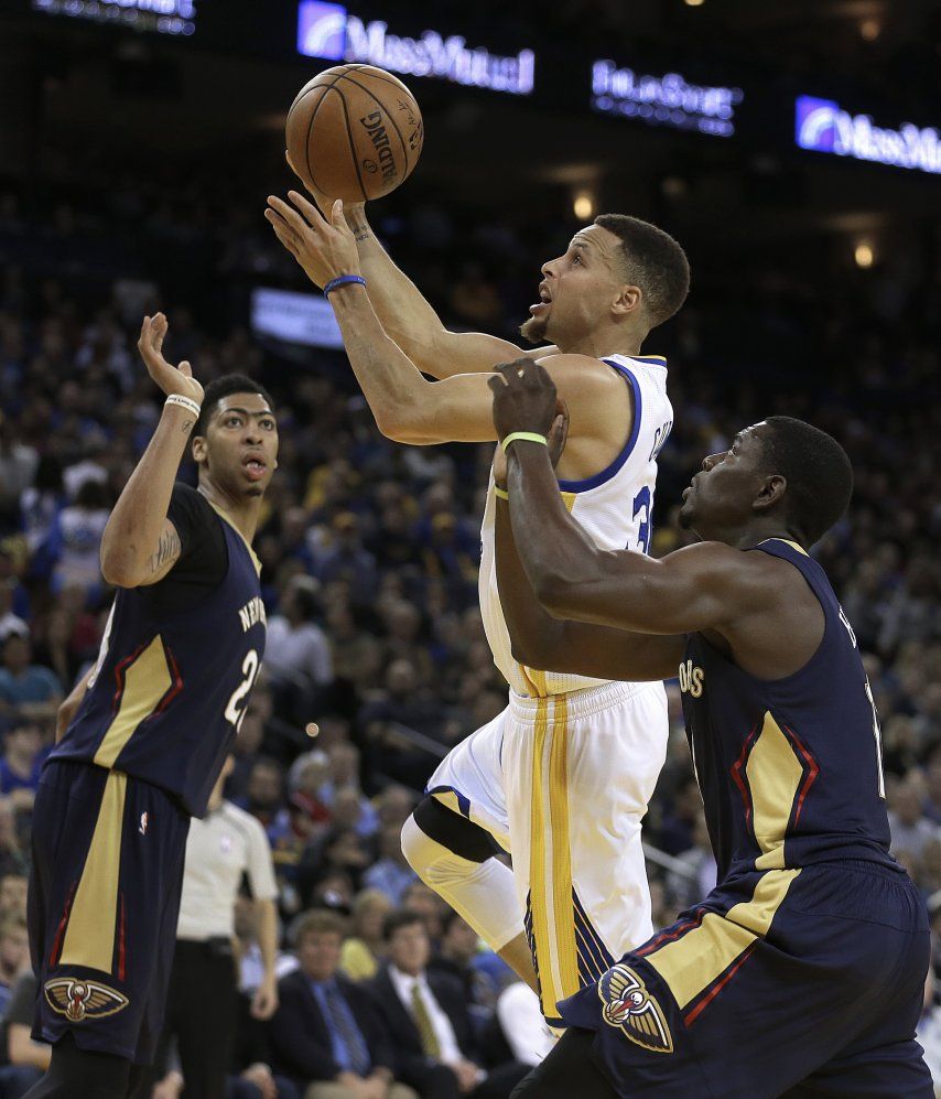 Curry anota 27 puntos en su 28vo cumpleaños
