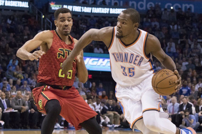 Durant logra triple doble al guiar al Thunder ante Hawks