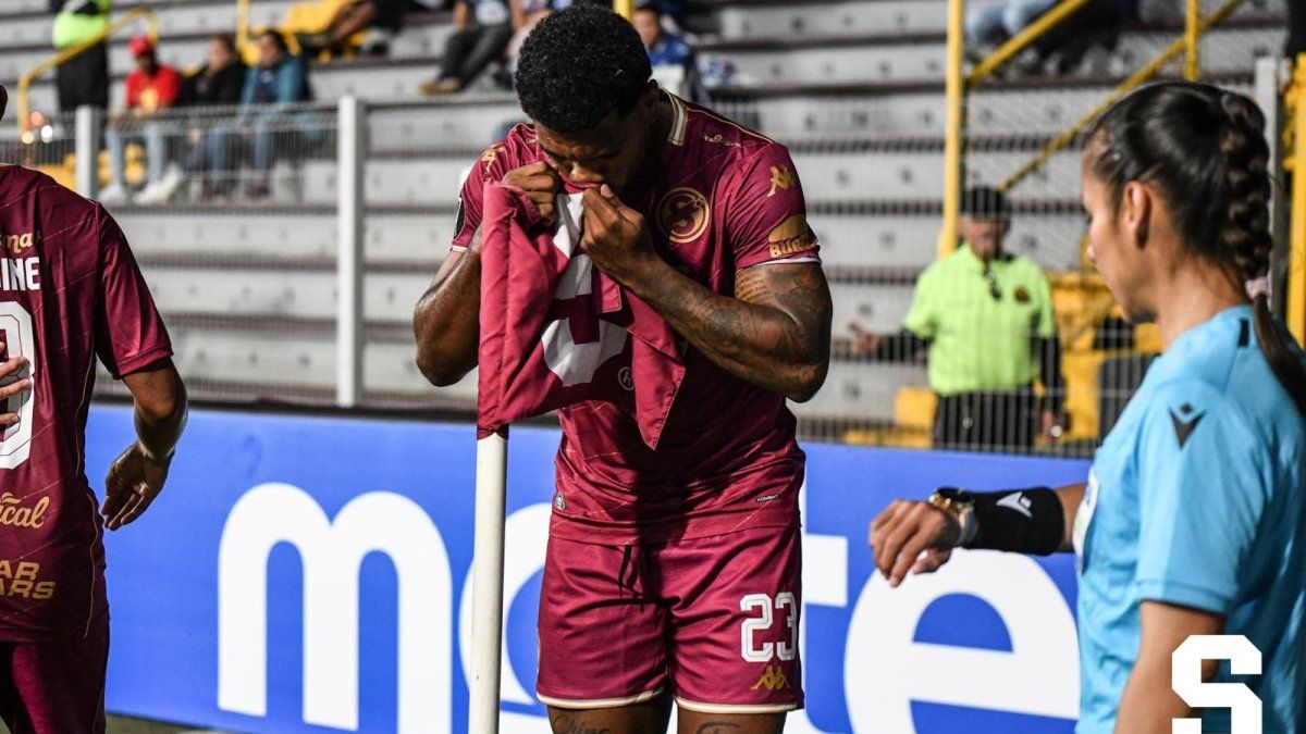 Newton Williams será baja con Saprissa por ruptura del ligamento cruzado Newton Williams será baja con Saprissa por ruptura del ligamento cruzado