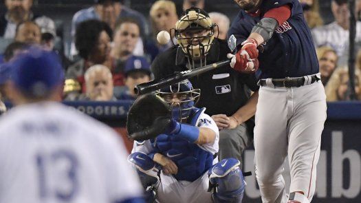 Pearce, más valioso de Serie Mundial, se queda en Boston