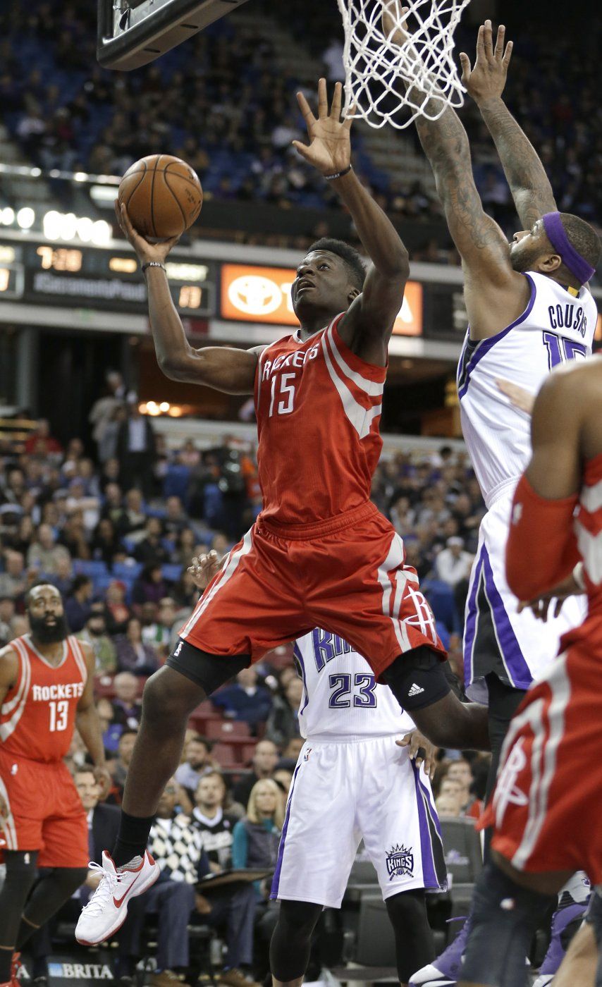 Expulsan a manager de Cousins, Kings ganan a Houston