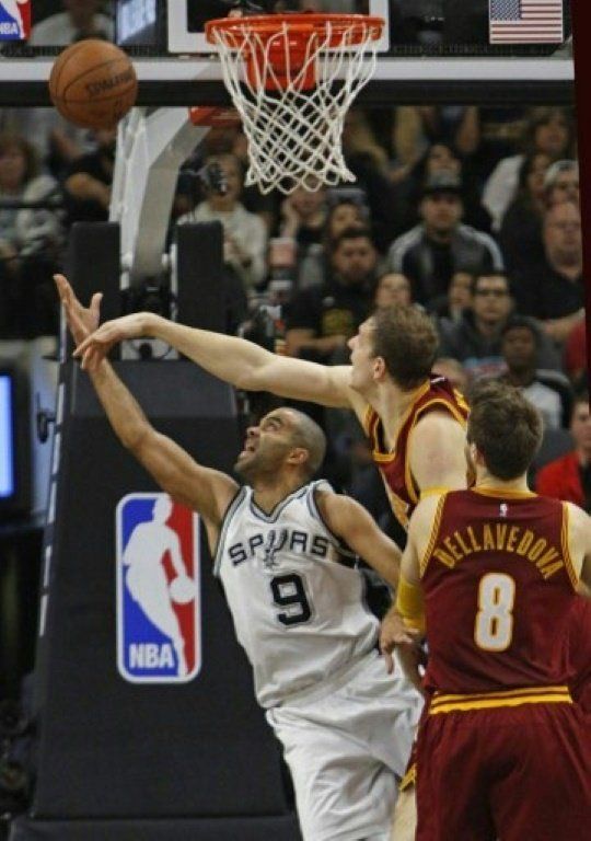 Parker, Leonard y Ginóbili guían el triunfo de Spurs sobre Cavs