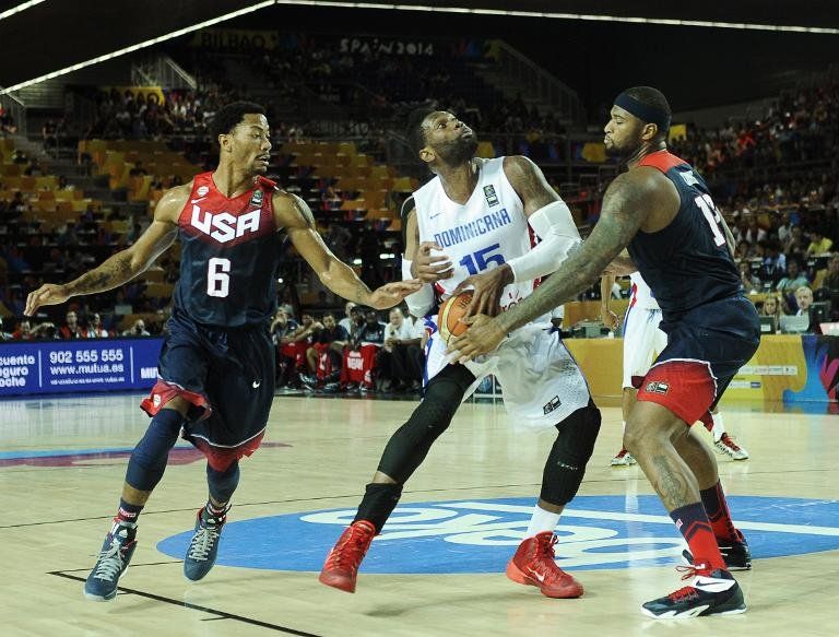 Dominicana celebra clasificación a octavos con digna derrota ante EEUU (71-106)