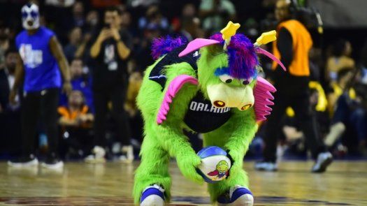 Orlando vence 96-89 a Utah y se va de México con dos triunfos