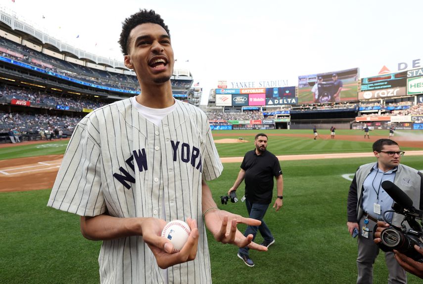 Victor Wembanyama realizó lanzamiento de honor en el Yankee Stadium