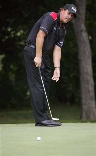 Mickelson sigue de lí­der en el Colonial de la PGA