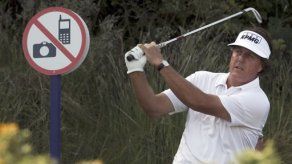 Malas rondas de Els y Mickelson en Escocia