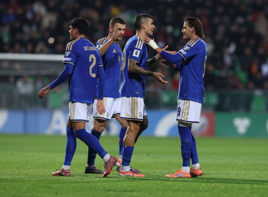 Eliminatorias UEFA: Italia gana para retrasar la repesca