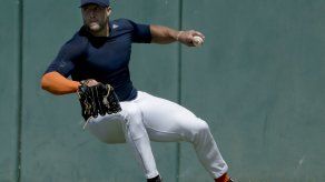 Tebow muestra talento en práctica de béisbol