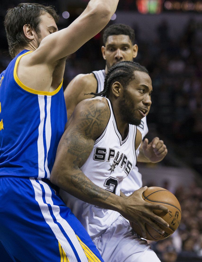 Con 26 de Leonard, Spurs cortan racha de Warriors