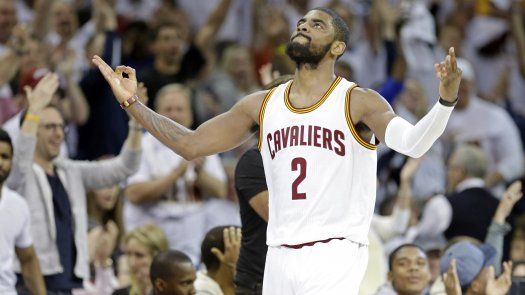 Irving anota 30, LeBron añade 20 y Cavs toman ventaja
