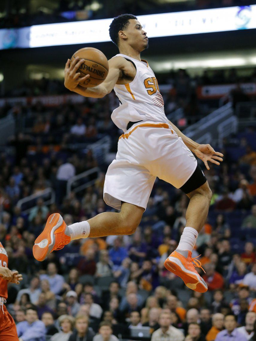 Green suma 24 puntos en triunfo de Suns ante Bucks