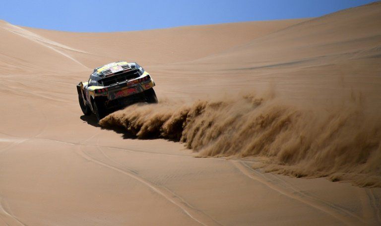 Loeb reacciona y aprieta en el Dakar, Sunderland espera y recupera en motos