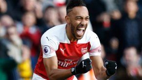 Aubameyang lidera en solitario la tabla de goleadores en Inglaterra