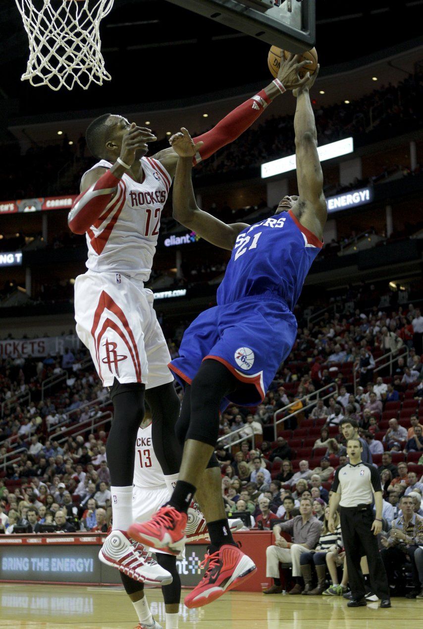 76ers caen ante Rockets; empatan peor racha de NBA