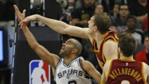 Spurs y Cavaliers mantienen paso fuerte en la NBA