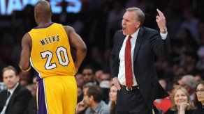 DAnthony renuncia como entrenador de los Lakers